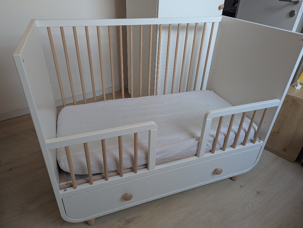 Lit pour bébés et tout-petits IKEA MYLORA avec tiroir, Matelas, 85 à 100 cm, Enlèvement, Utilisé