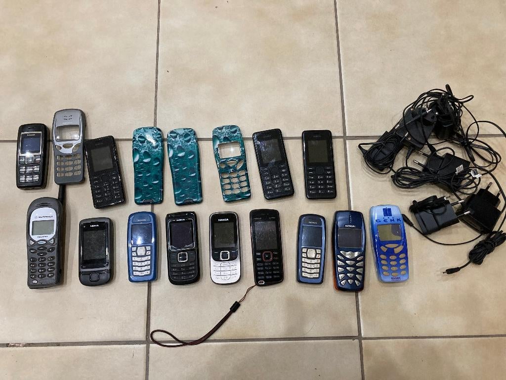 Zolderopruiming: partij oude gsm's en opladers, Enlèvement ou Envoi, Utilisé, Nokia