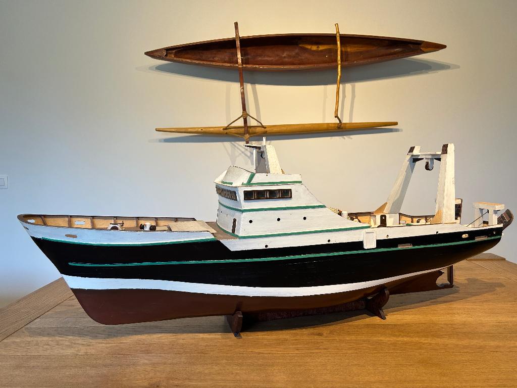Grote handgemaakte houten vissersboot schaalmodel 110 cm, Hobby en Vrije tijd, Ophalen of Verzenden, Zo goed als nieuw, 1:200 of kleiner