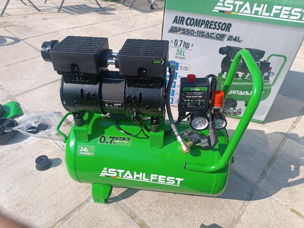 Compresor 24 L, Doe-het-zelf en Bouw, Compressors, Ophalen, 6 tot 10 bar, Nieuw, Minder dan 200 liter/min