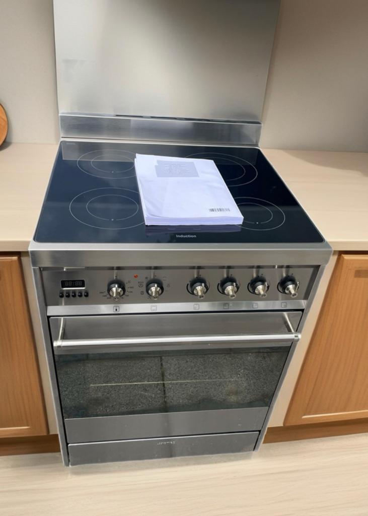 Smeg inductie fornuis in nette staat, Elektronische apparatuur, Fornuizen, Ophalen, Grill, Zo goed als nieuw, Inductie