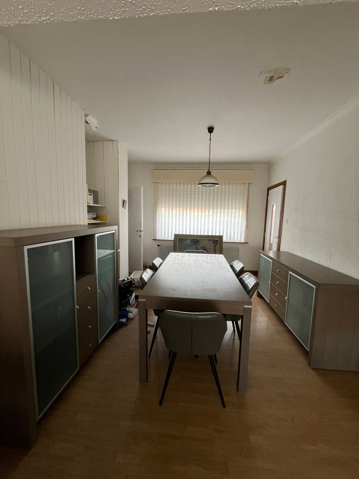 Eetkamer hoek zonder stoelen, Ophalen