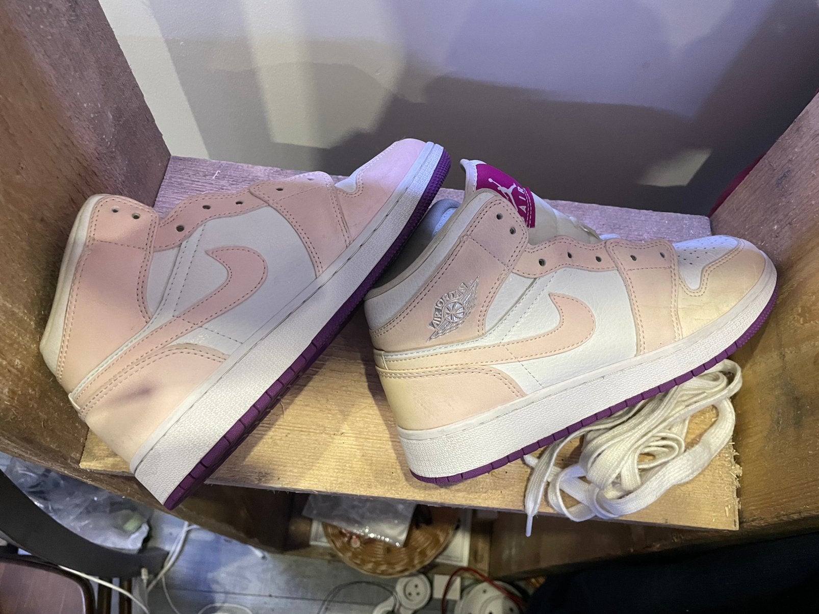 Nike Air Jordan 1 Mid Femme Blanc Cassé Crème & Violet  37,5, Enlèvement ou Envoi, Utilisé, Chaussures