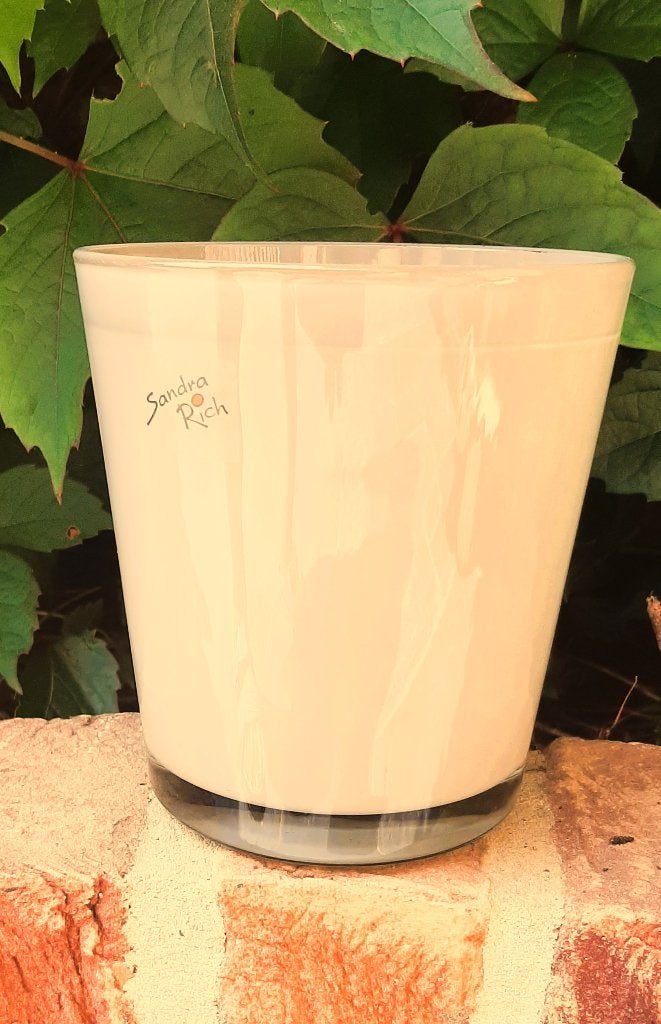 Te koop: Mooie glazen beige Orchideeënpot van "Sandra Rich"., Ophalen, Overige materialen, Rond, Binnen