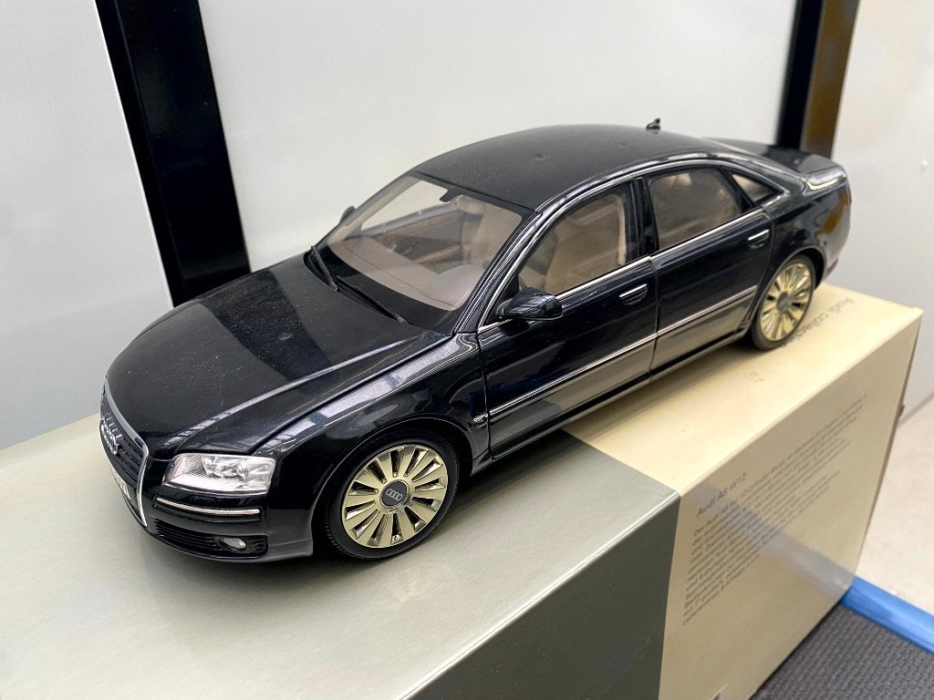 Audi A8 L W12 Kyosho 1/18 Officiële Dealer Doos, Ophalen, Zo goed als nieuw, Auto, Kyosho