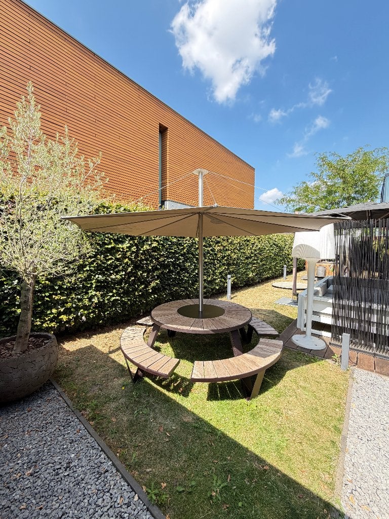 Extremis Pantagruel picknicktafel + grote Inumbra parasol, Tuin en Terras, Ophalen, Zo goed als nieuw, Rond, Aluminium