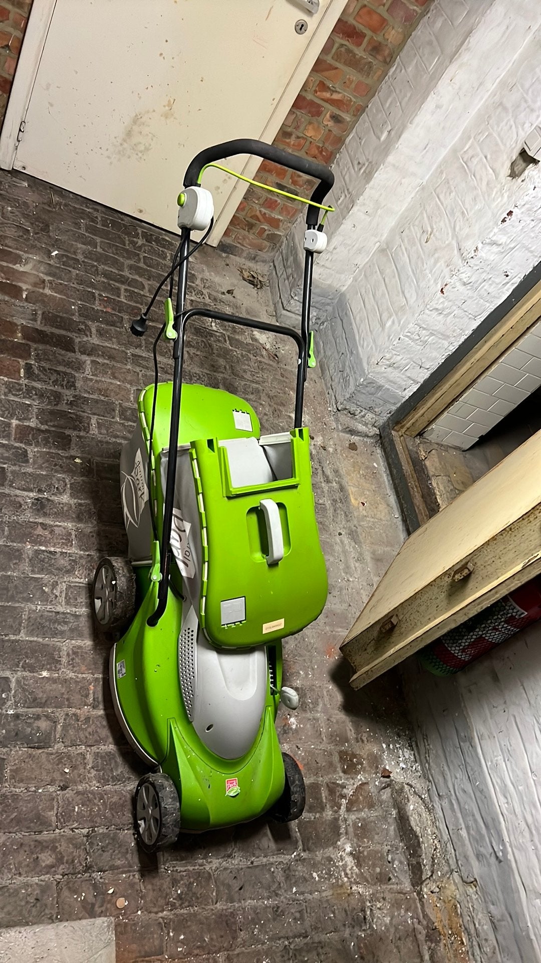 Tondeuse électrique très peux utilisé, Enlèvement, Utilisé, Bac de ramassage