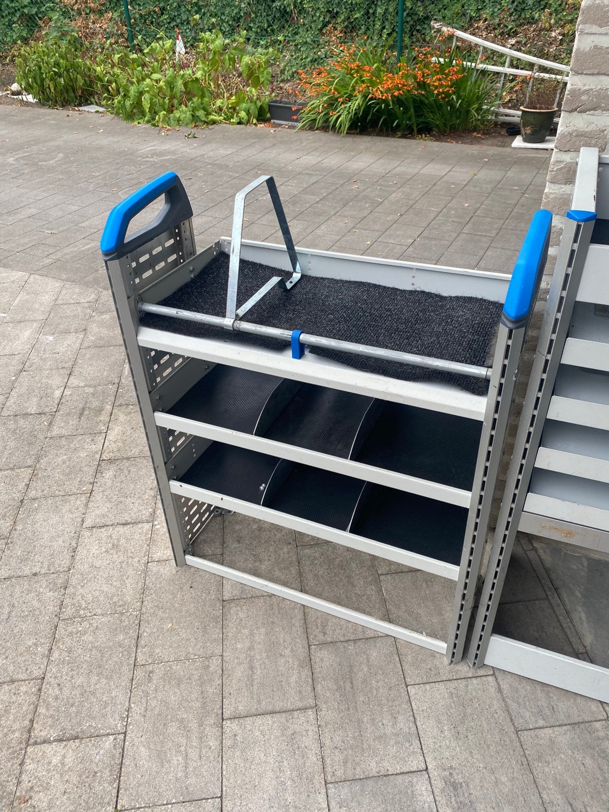 Sortimo bestelwagen inrichting, Ophalen