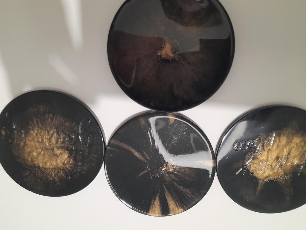 Décoration artisanale dans des sous-verres en époxy, Enlèvement
