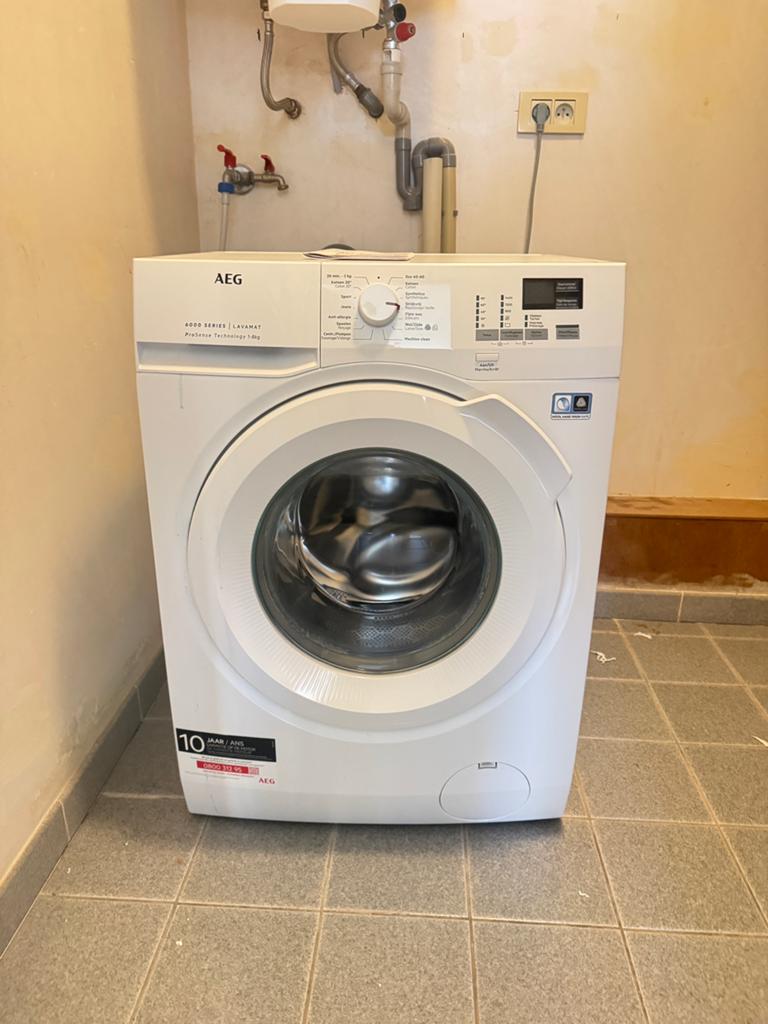 AEG wasmachine L6FBK84W wegens overlijden, 1200 à 1600 tours, Chargeur frontal, Enlèvement, Utilisé