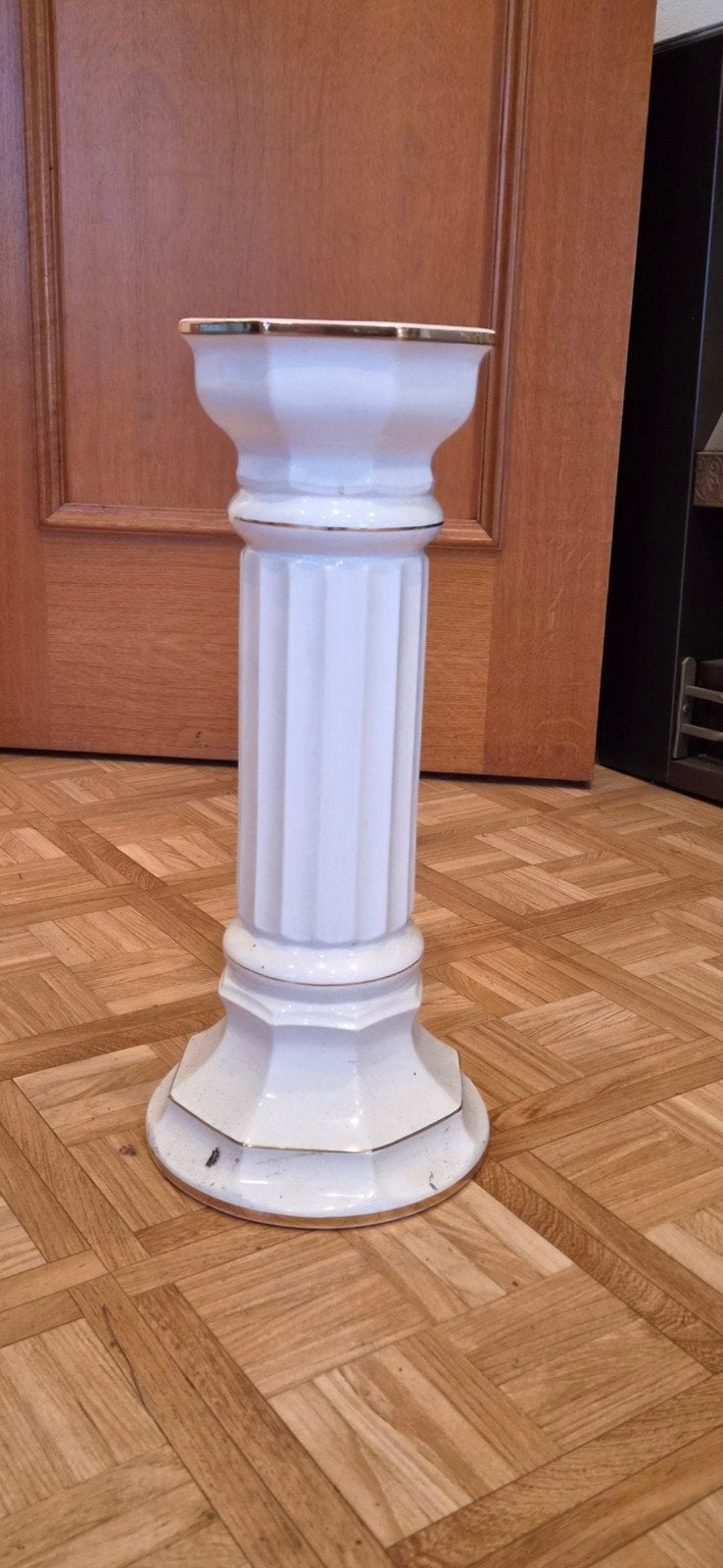 Pilier romain pour installer une statue ou un pot de fleurs, Enlèvement