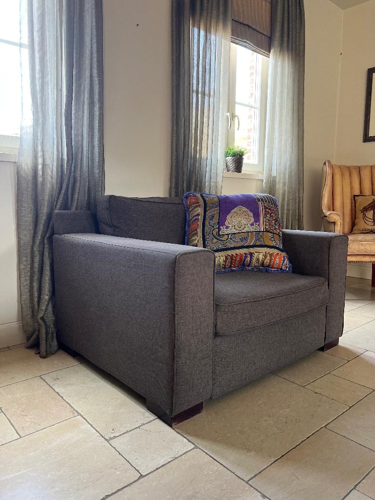 Grijze compacte bank — comfortabel en stijlvol, Huis en Inrichting, Ophalen, Eenpersoons, 100 tot 125 cm, 150 tot 200 cm