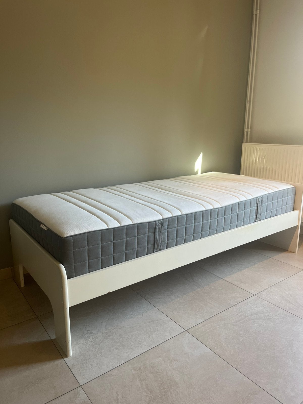 1-persoonsbed met matras, Enlèvement, Comme neuf