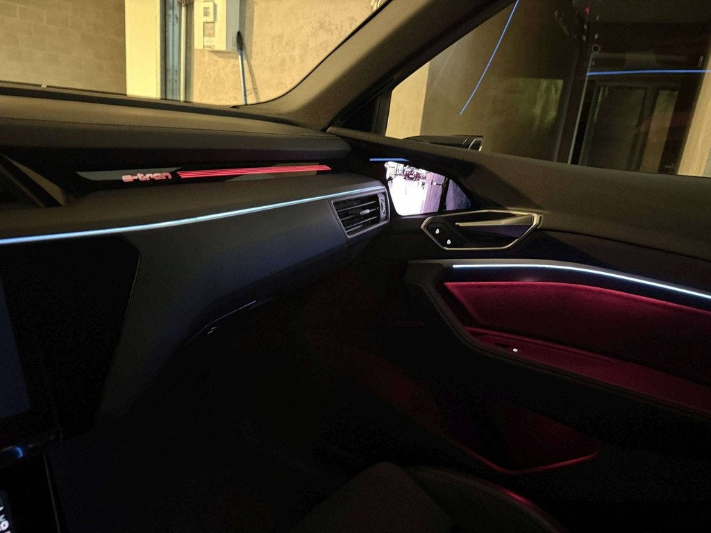 Audi Q8 e-tron 55 QUATTRO 408PK * HEAD UP DISPLAY * 360 CA, Auto's, Automaat, Gebruikt, Zwart, Elektrisch