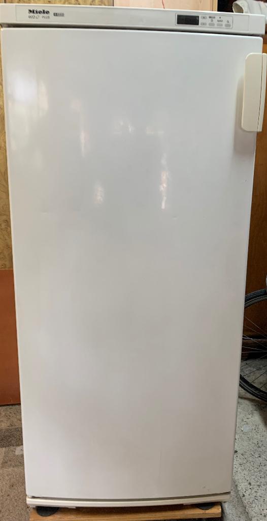 Kastdiepvriezer, Elektronische apparatuur, Vriezers en Diepvrieskisten, Gebruikt, 140 tot 160 cm, Ophalen, Vrieskast