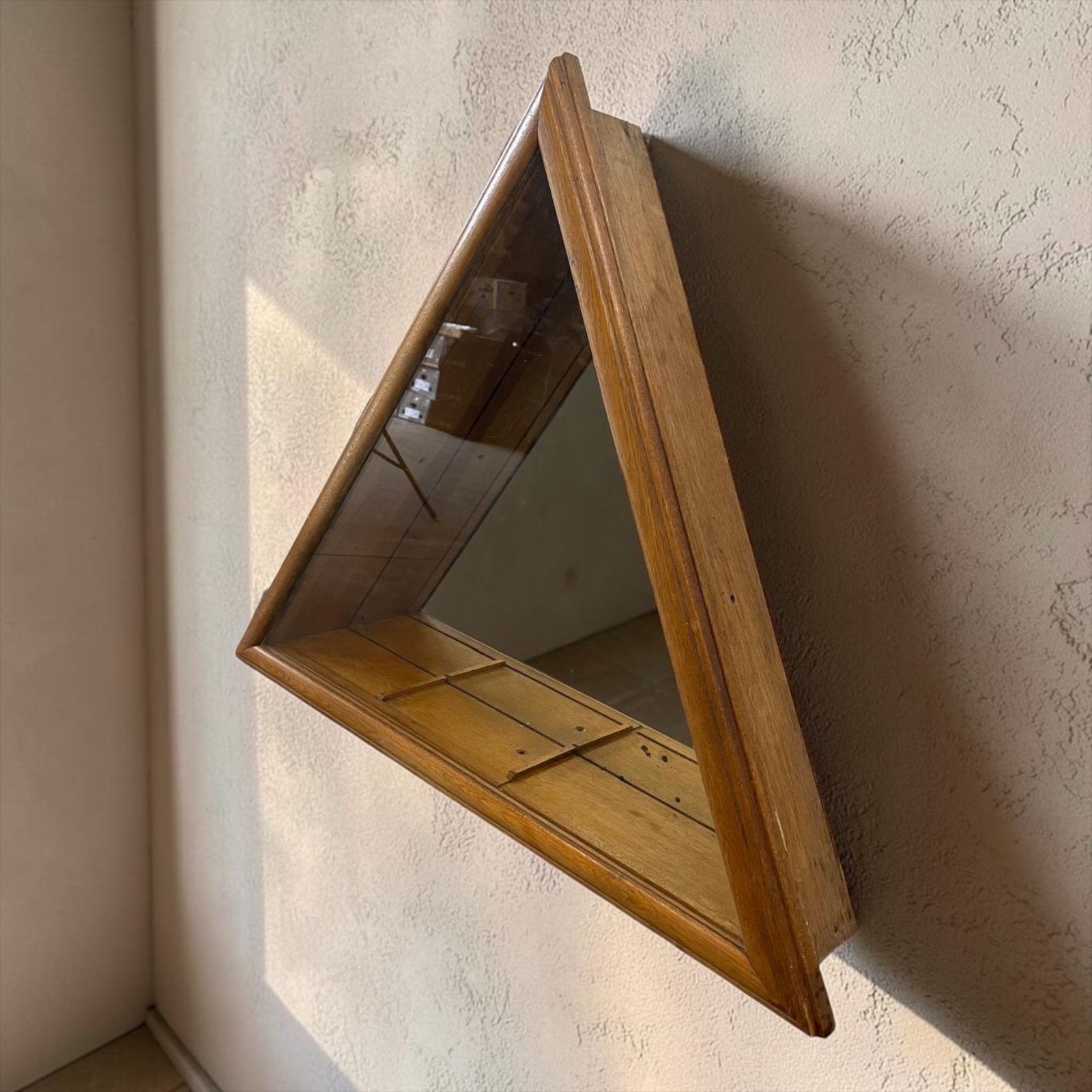 Vintage ondiepe vitrine / wandrek met spiegelwand, Ophalen, Zo goed als nieuw