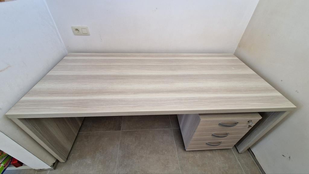 Stevige bureau - 180cm80cm. Met opbergkastje, Enlèvement