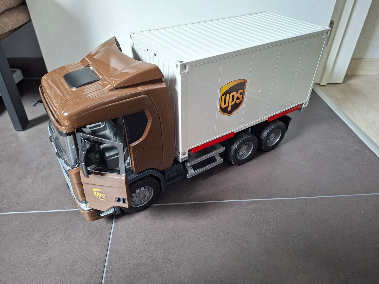 Bruder vrachtwagen scania UPS, Ophalen of Verzenden, Zo goed als nieuw