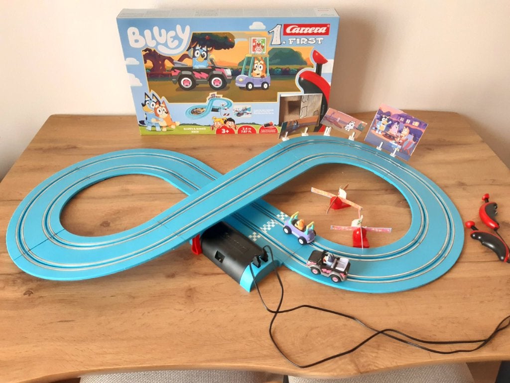 Circuit de course Bluey, Enfants & Bébés, Enlèvement, Comme neuf, Électrique, Circuit