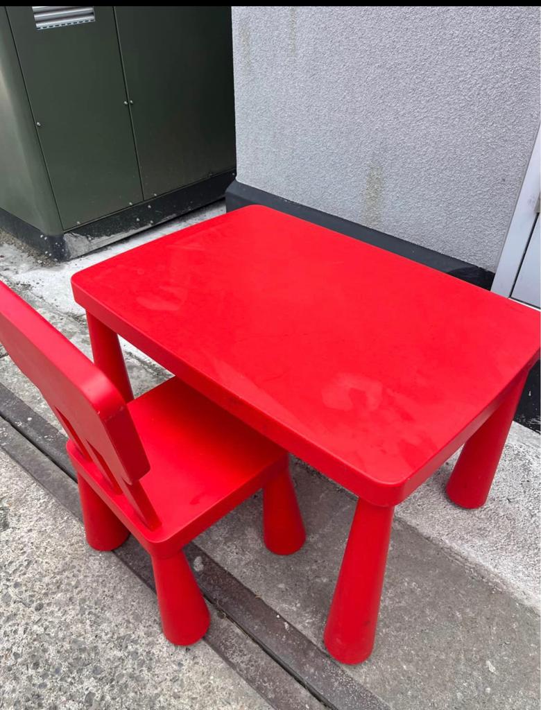 Kindertafel met stoel Ikea rood, Kinderen en Baby's, Kinderkamer | Tafels en Stoelen, Ophalen, Gebruikt