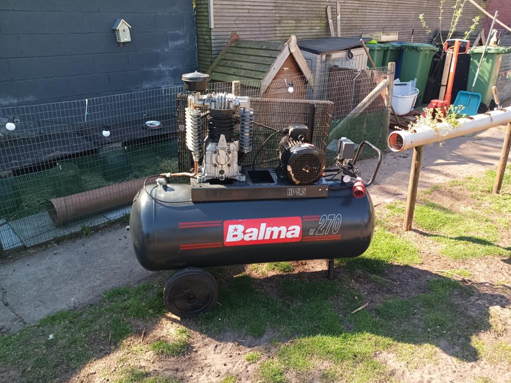 Industriële compressor BALMA 5.5kw 270l 15 bar, Doe-het-zelf en Bouw, Compressors, Ophalen