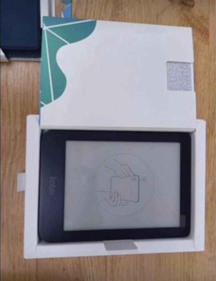 Kobo Clara 2 E + Hoesje, Computers en Software, E-readers, Ophalen of Verzenden, Zo goed als nieuw