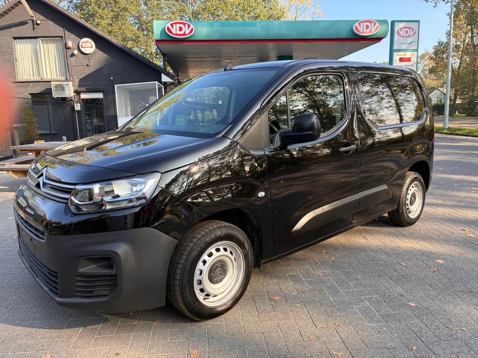 Citroen berlingo gekeurd voor verkoop, Voorwielaandrijving, Stof, Used 1. Bestelwagens met ervaring., 4 cilinders