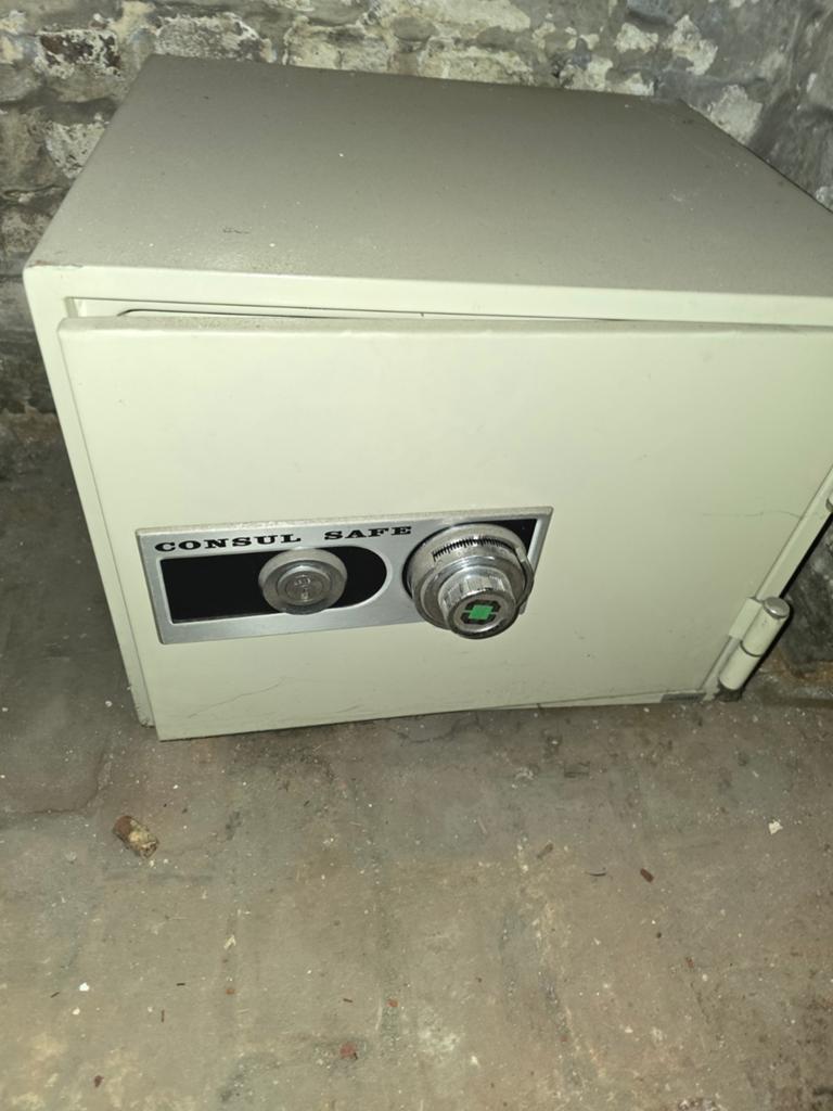 Consul Safe, Ophalen