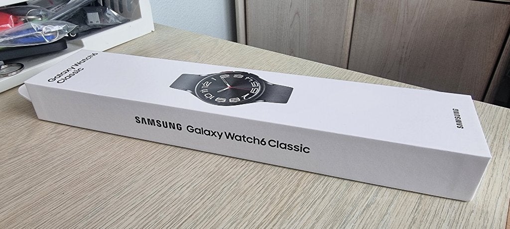 Samsung Galaxy Watch6 Classic 43 mm LTE — NIEUW verzegeld, Samsung Galaxy Watch6 Classic, Nieuw, Ophalen of Verzenden, Afstand