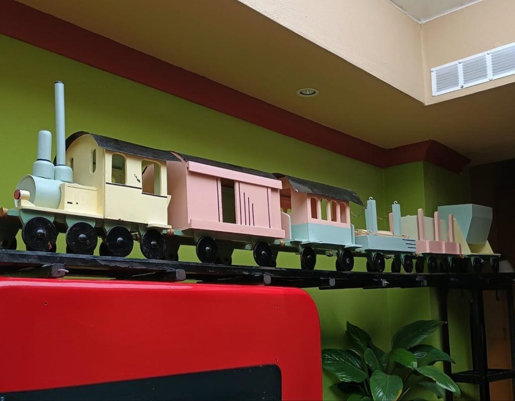 Décoration de maquette de train faite à la main., Enlèvement