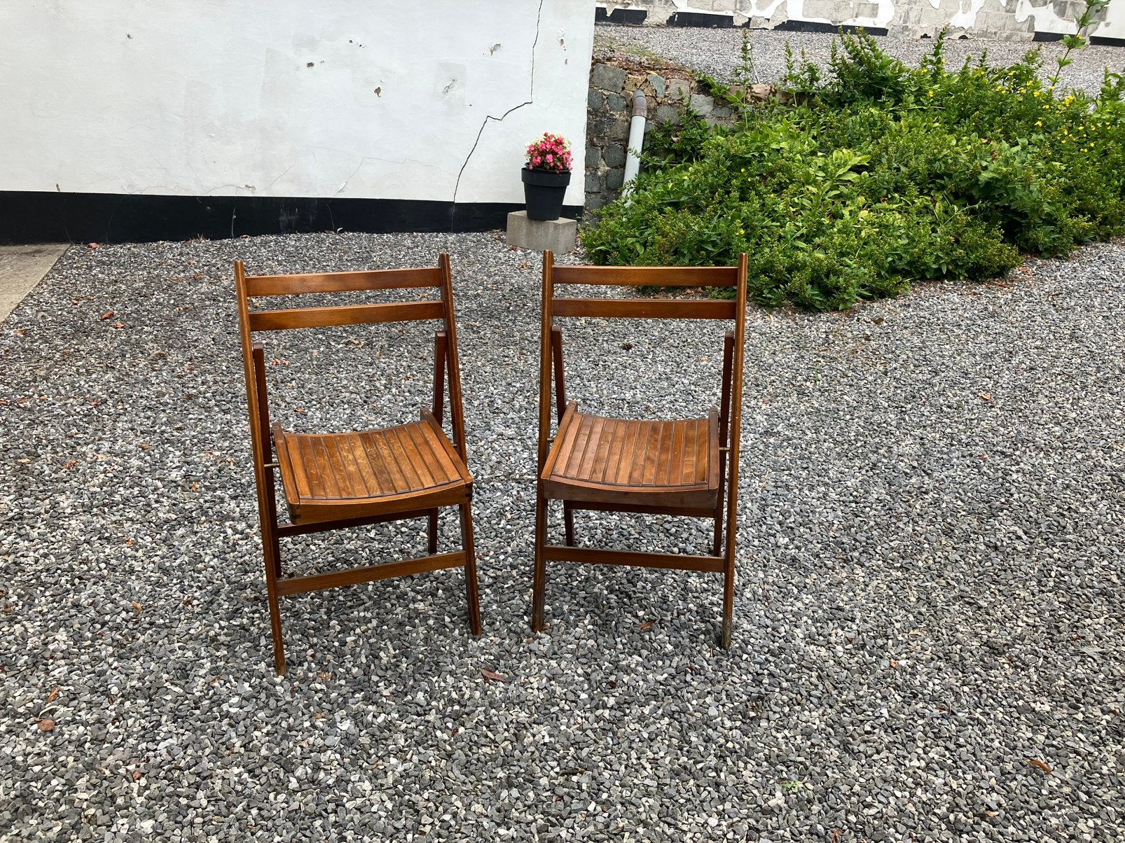 Set van twee donkerhouten klapstoelen, Huis en Inrichting, Gebruikt, Twee, Bruin, Ophalen of Verzenden