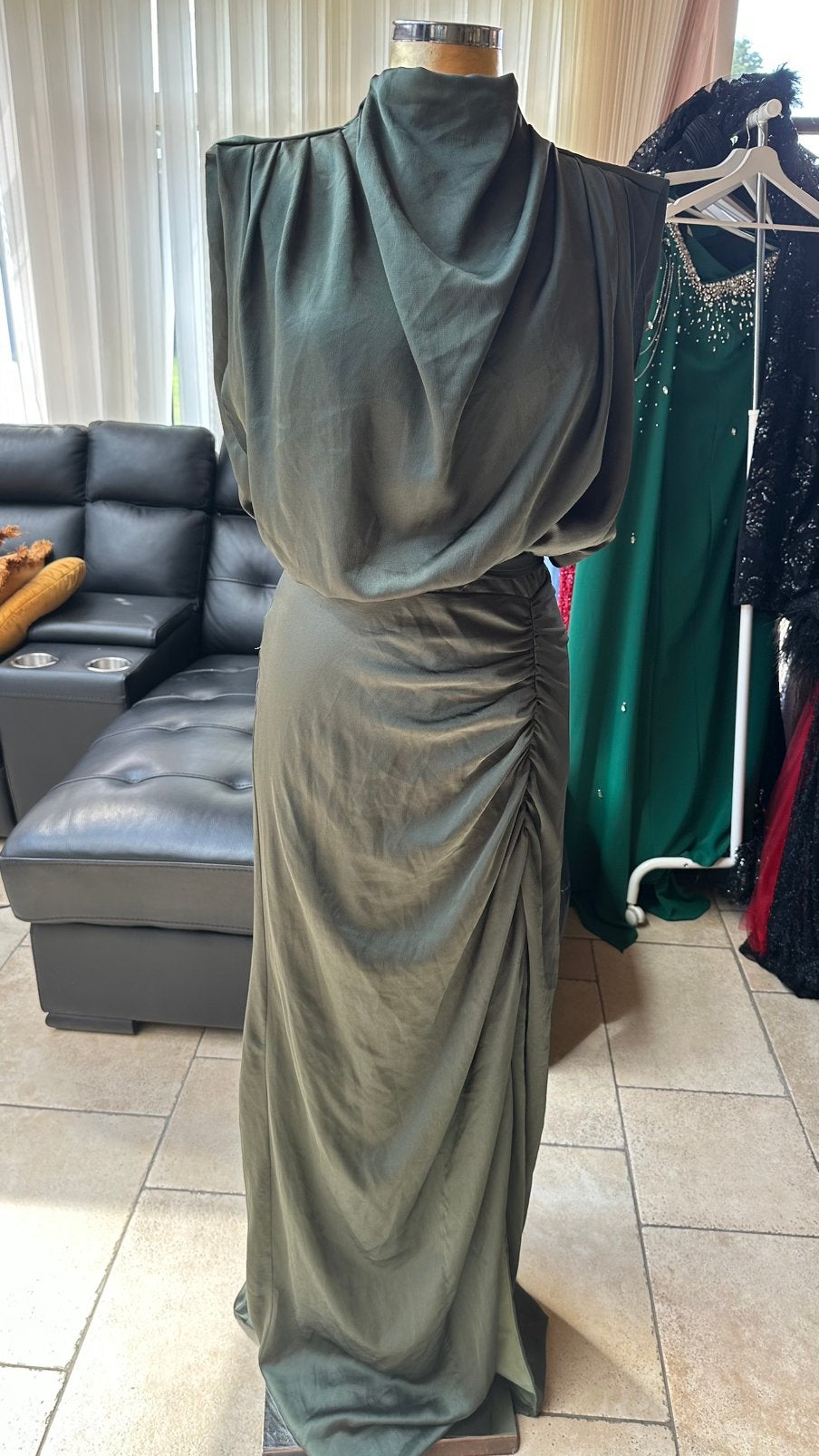 Tenue de soirée 2 modèles identiques noire et vert kaki, Enlèvement, Comme neuf, Vert