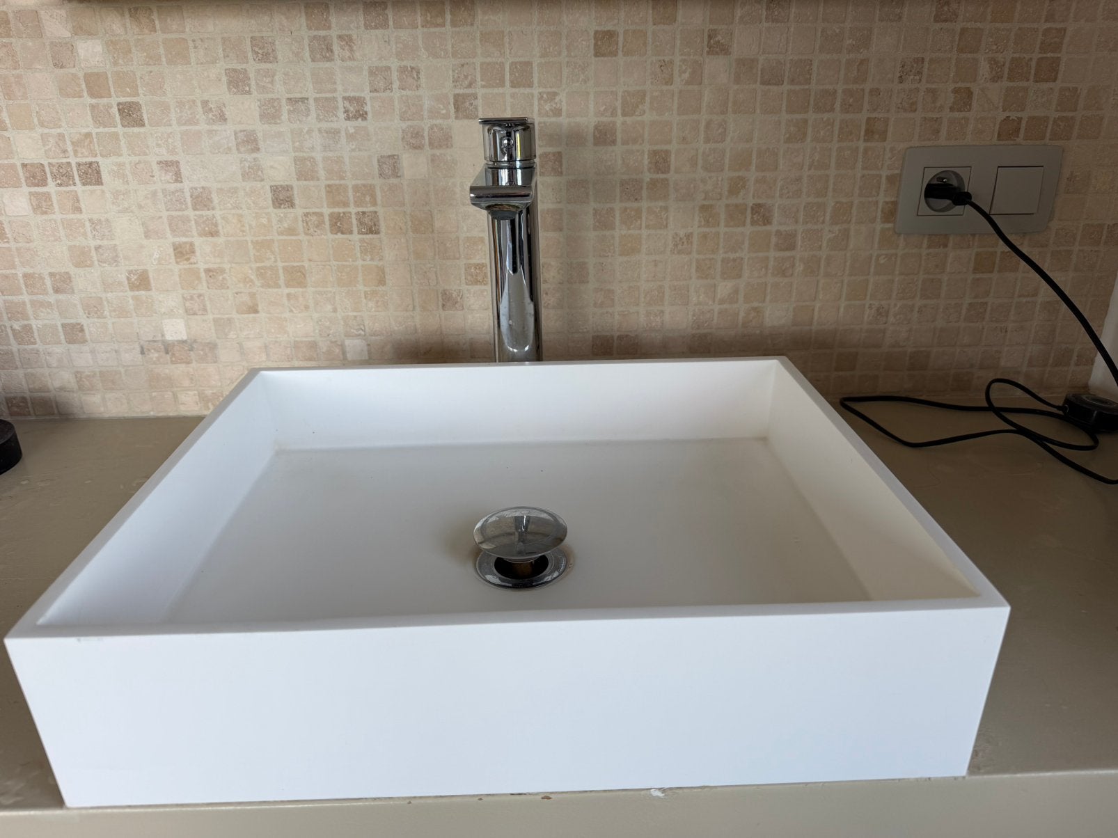 2 mooie witte Lavabos  met kranen, Ophalen, Zo goed als nieuw