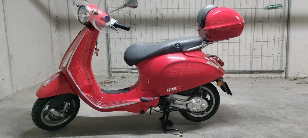 Vespa Primavera 50 CC, Fietsen en Brommers, Scooters | Vespa, Ophalen, Gebruikt, Overige modellen, Klasse B (45 km/u)