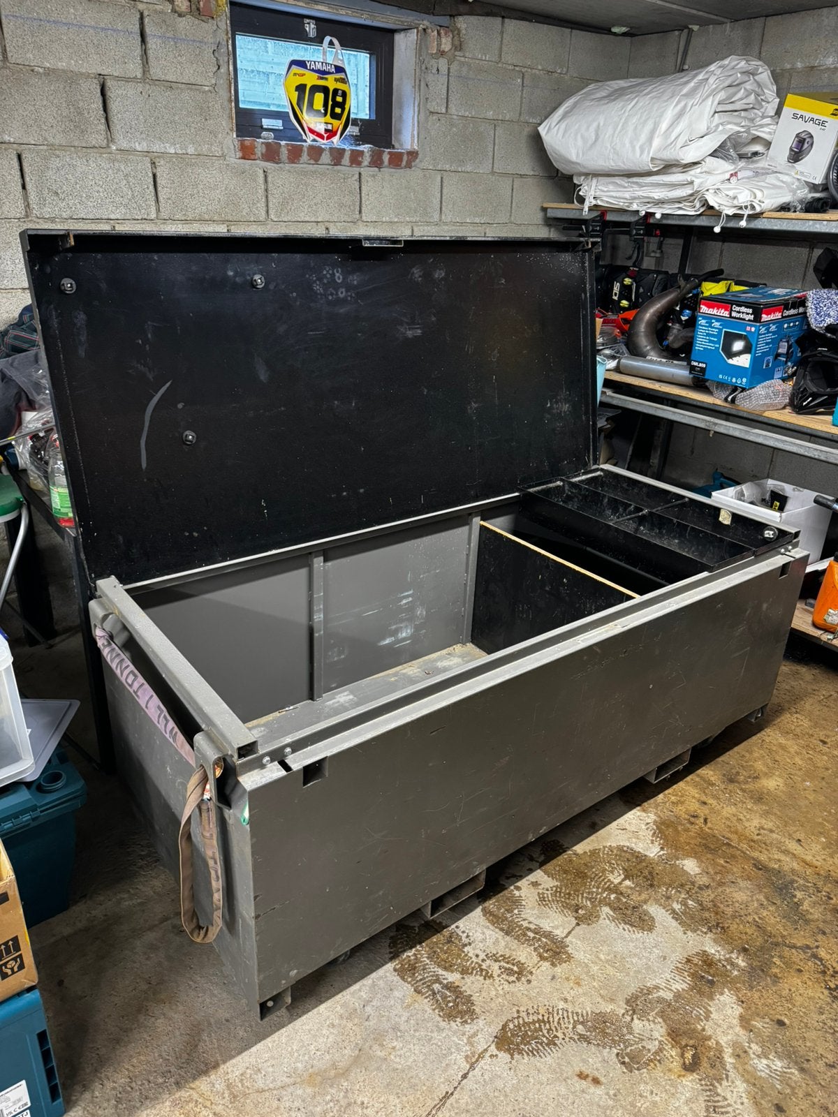 Materiaal kist, Enlèvement, Utilisé