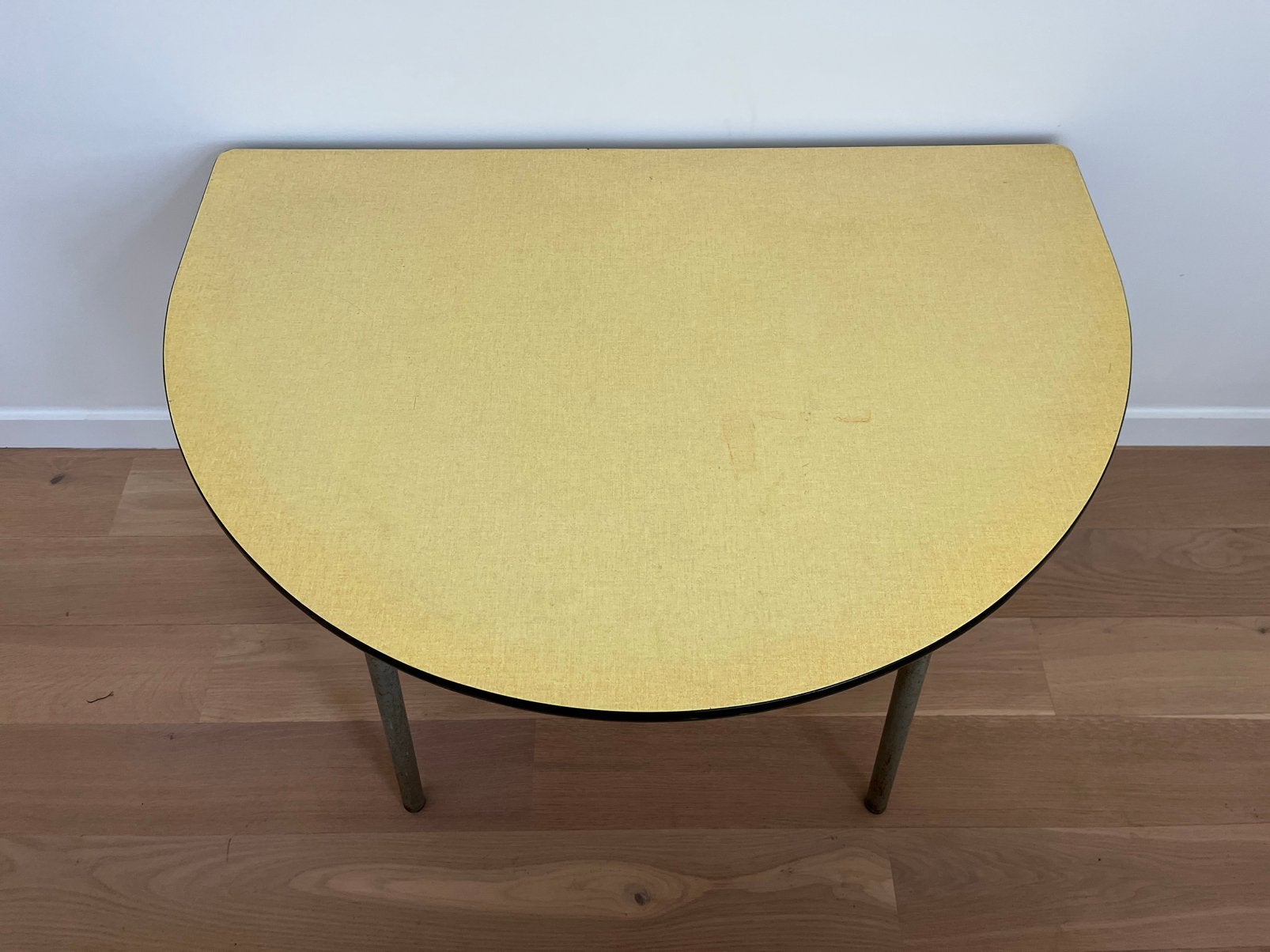 Table demi-ronde en formica jaune, Maison & Meubles, Enlèvement, Utilisé, Rond