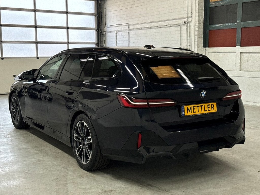 BMW 5 Serie Touring 520d M Pakket|CARBONSCHWARZ|Head up|360, Autos, Cuir, Euro 6, Entreprise, 2000 kg