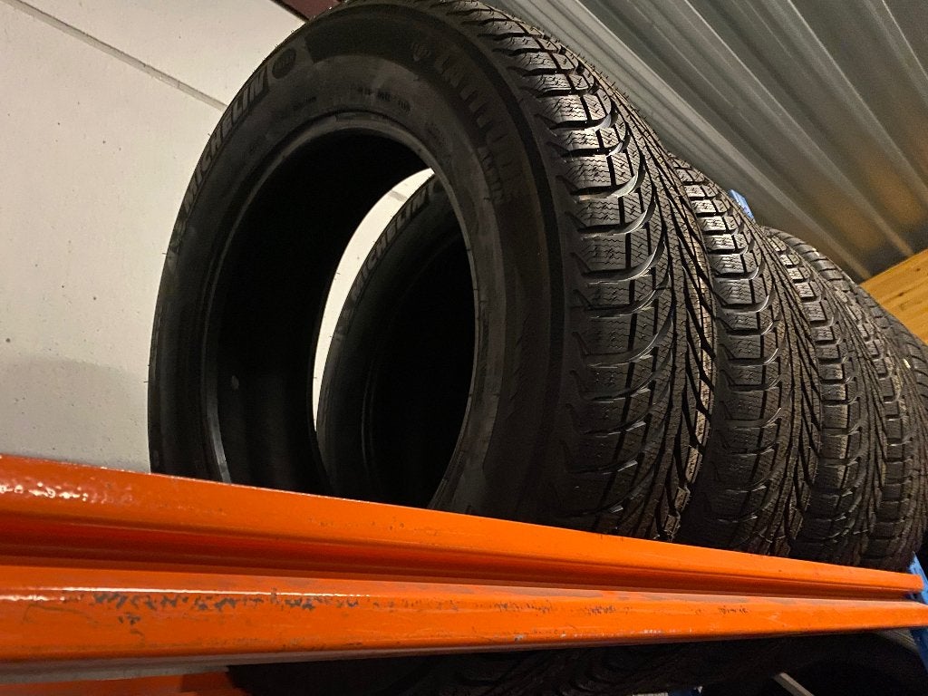 Michelin winterbanden 235/65r19 nieuw, Autos : Pièces & Accessoires, Neuf, Pneus hiver, Pneu(s), 235 mm