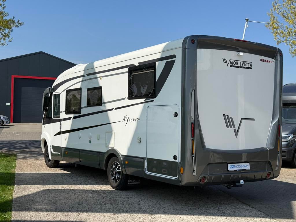 Mobilvetta Yacht 79 - Uniek - 13.888KMS - DESIGN 1 Eig! -, Caravans en Kamperen, Integraal, Fiat, Dakluik, Douche
