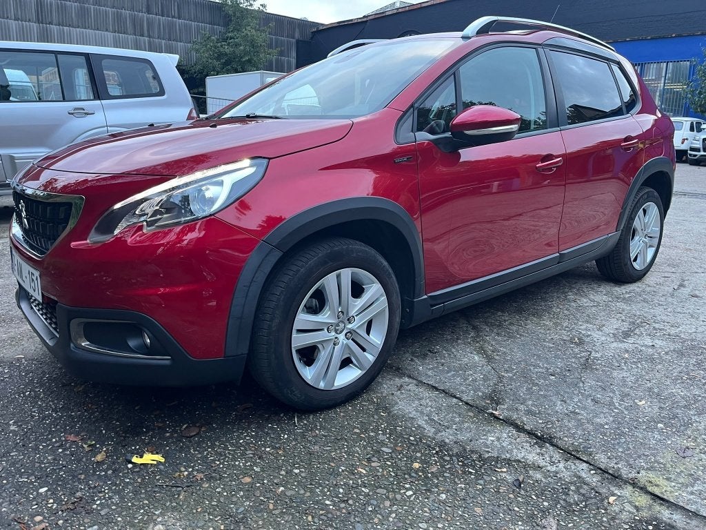 Peugeot 2008 1.2 Allure S, Autos, Rouge, Euro 6, Entreprise, Boîte manuelle