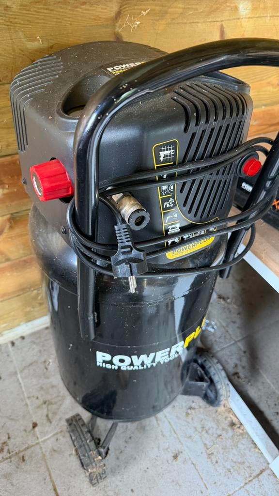 Compressor, Doe-het-zelf en Bouw, 25 tot 100 liter, Ophalen, Gebruikt, 6 tot 10 bar