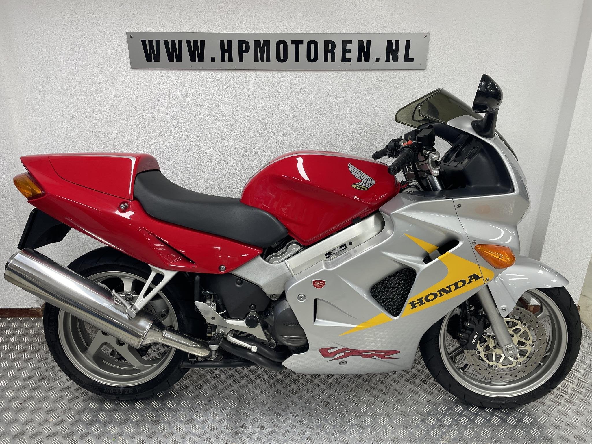 Honda VFR 800 F FI 50 ANNIVERSARY LTD BOVAGGAR NIEUWSTAA, Rivium Boulevard 222-11
2909 LK  Capelle aan den Ijssel, NL, Meer dan 35 kW