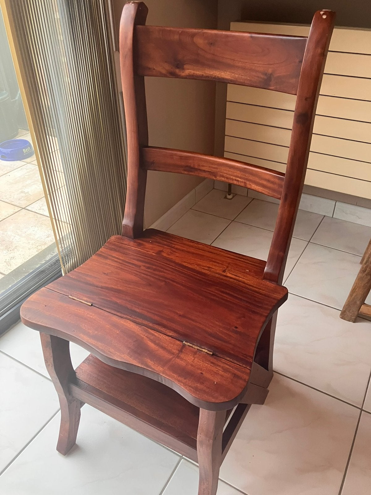 Unieke houten trapstoel/bibliotheekstoel, Ophalen