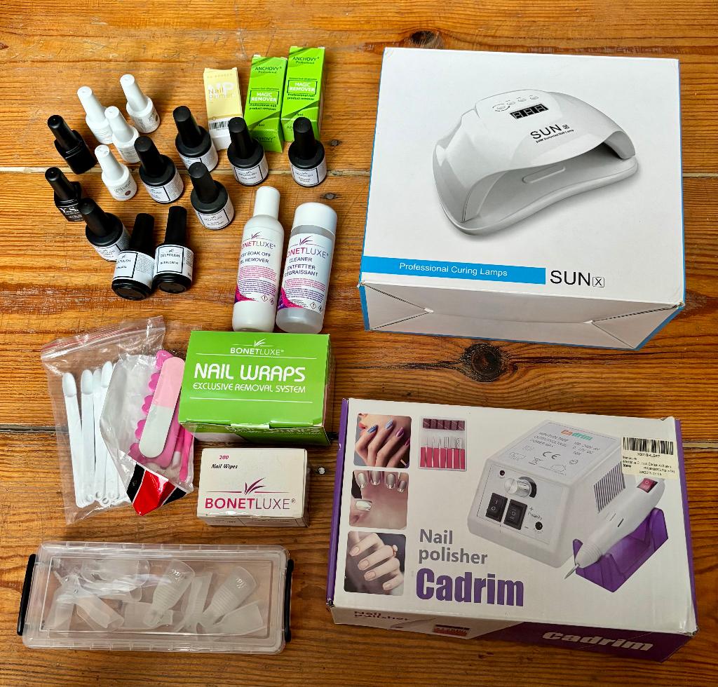 kit vernis semi-permanent + ponceuse et Lampe UV/LED, Bijoux, Sacs & Beauté, Beauté | Cosmétiques & Maquillage, Comme neuf, Accessoires