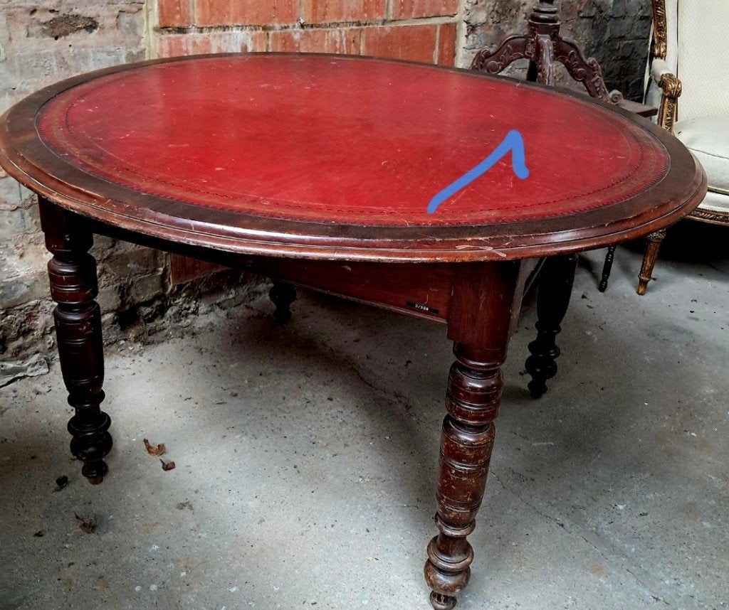 table en cuir et bois de bridge, Enlèvement