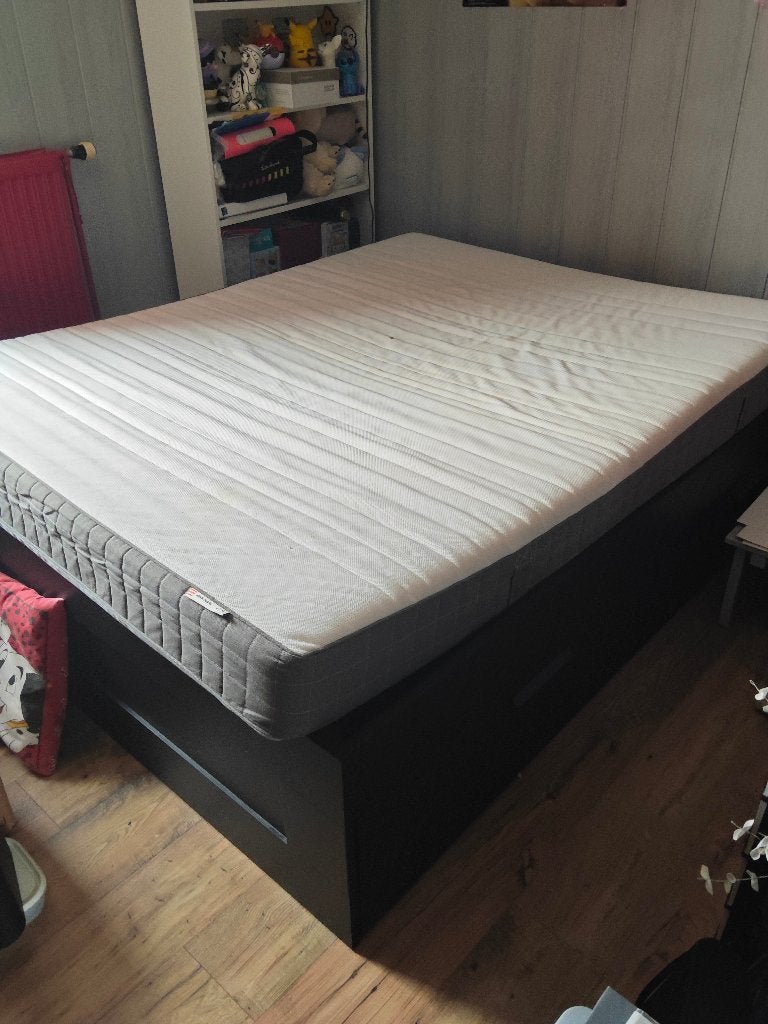 Lit Ikea Brimnes de  couleur noire 160*200, Huis en Inrichting, Slaapkamer | Bedden, Gebruikt, Twijfelaar, 160 cm, 200 cm, Hout