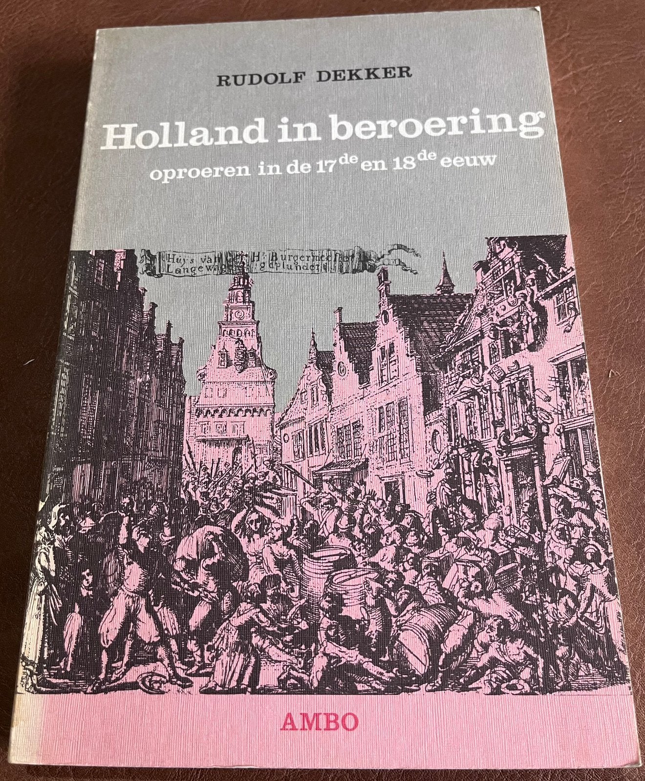 Boek - Holland in beroering - oproeren in de 17de en 18de….., Ophalen of Verzenden, 17e en 18e eeuw, Gelezen