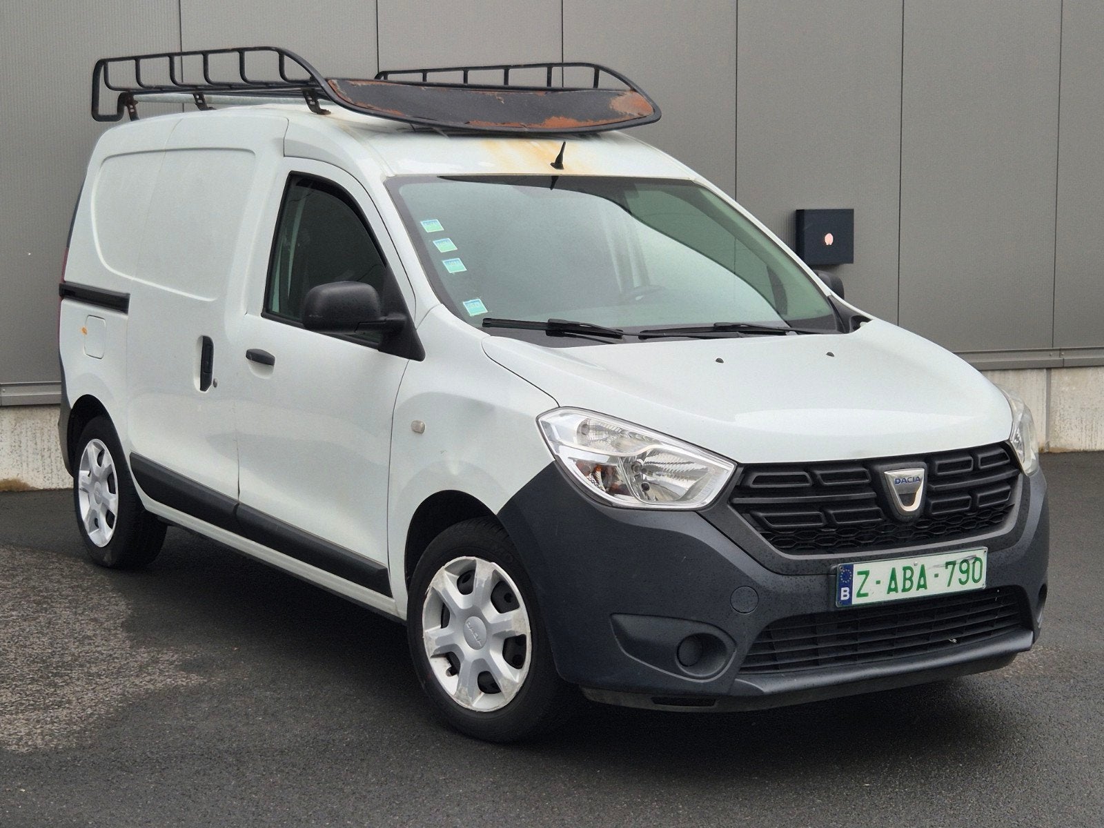 Dacia Dokker 1.6 Benzine Euro 6B, Auto's, Bestelwagens en Lichte vracht, 75 kW, Stof, 140 g/km, 4 cilinders