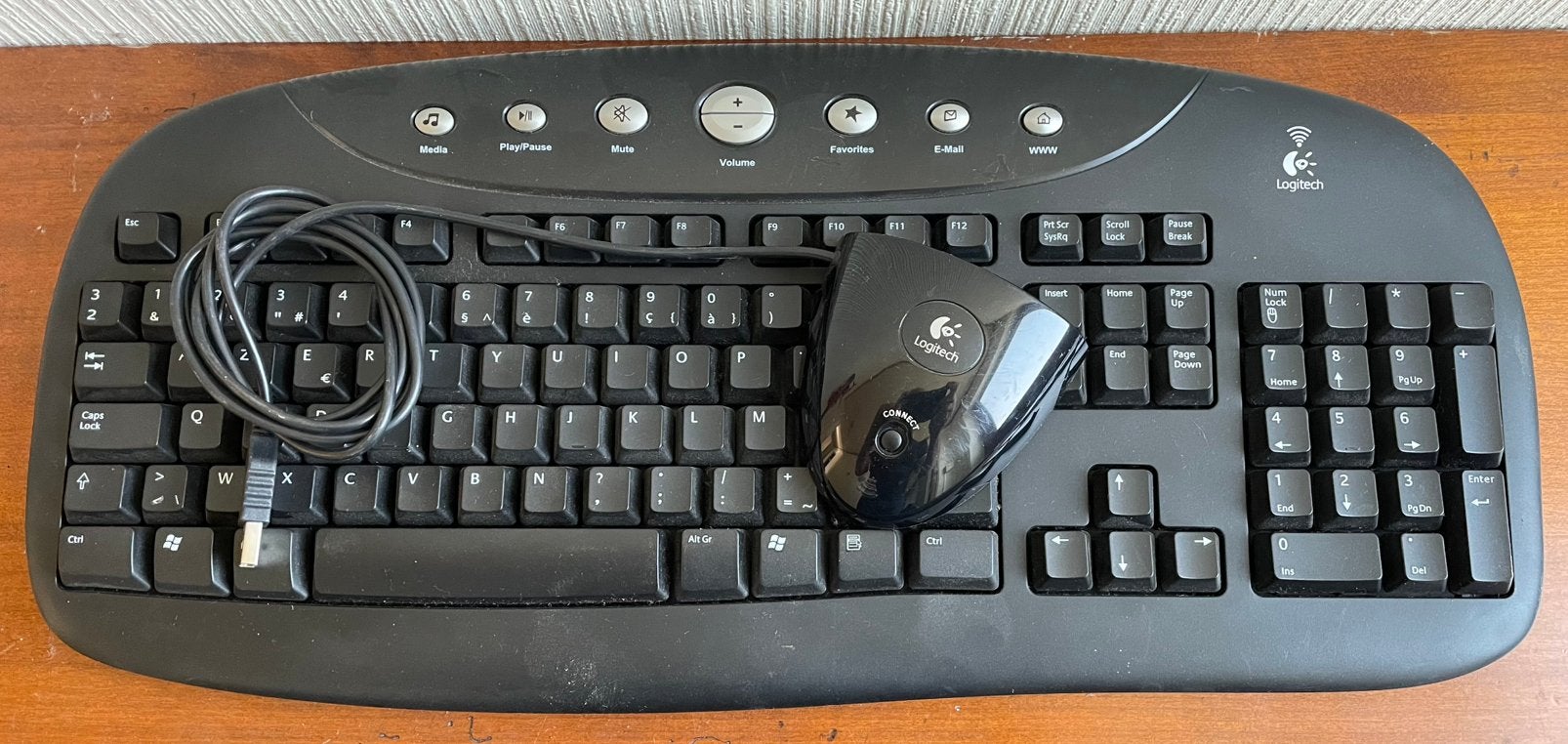 Clavier Logitech sans fil. Bon etat., Enlèvement ou Envoi, Comme neuf, Sans fil