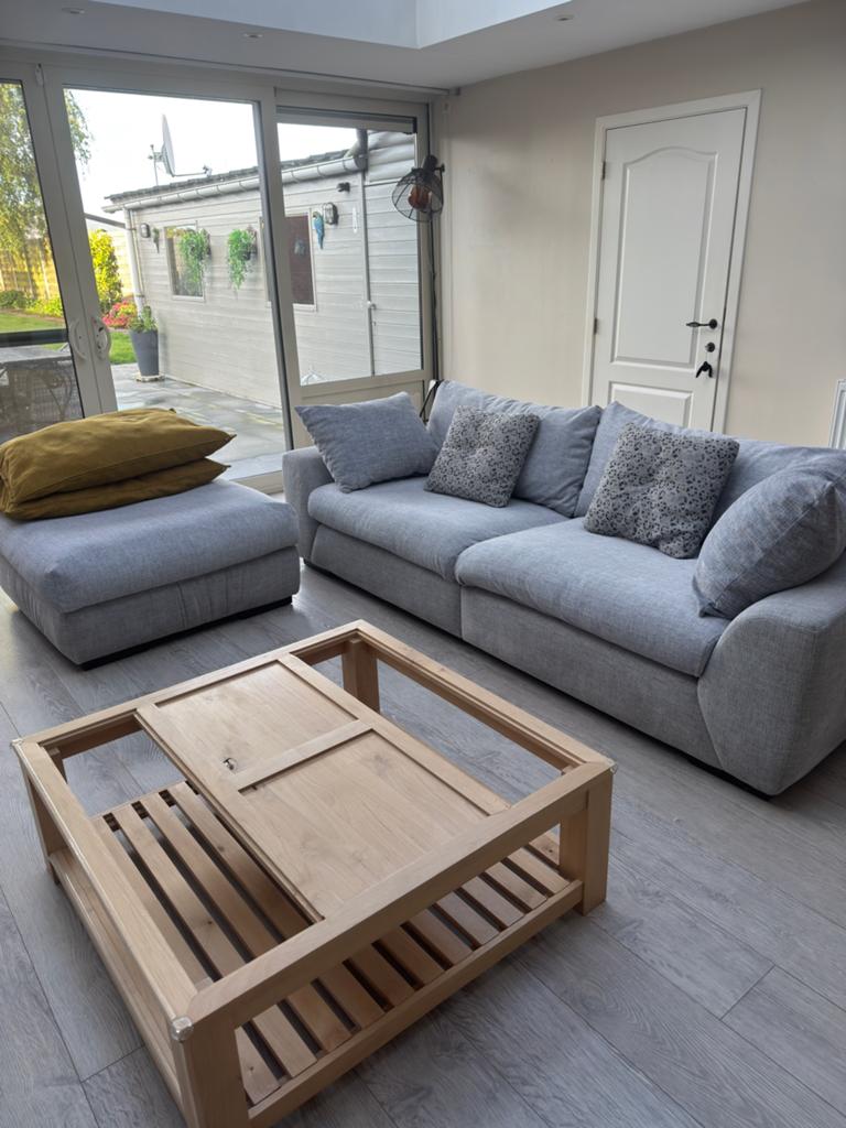 Moderne designzetel + hocker in uitstekende staat, Maison & Meubles, Canapés | Coins salons complets, Comme neuf, Tissus, Enlèvement